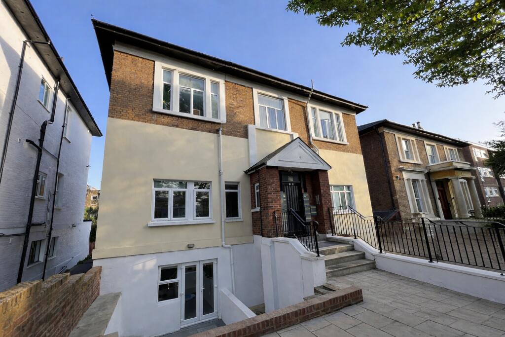 4 bed Duplex for rent in London. From Jonathan Arron Residential