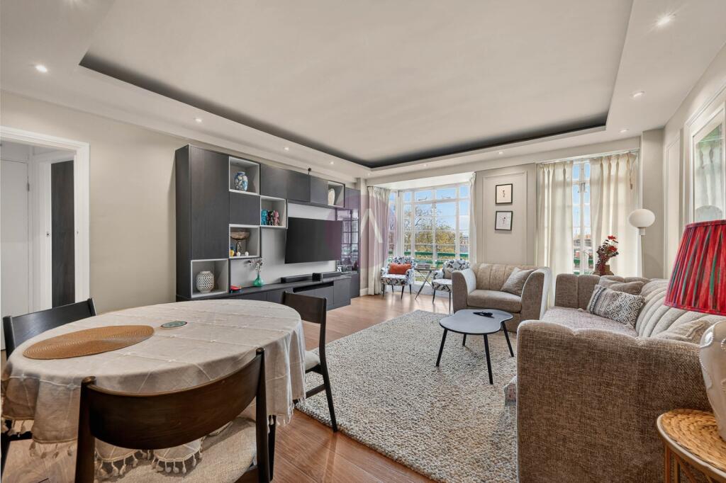 4 bed Apartment for rent in Camden Town. From Jonathan Arron Residential