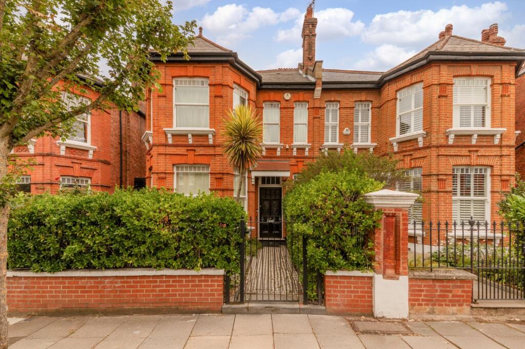 5 bed Mid Terraced House for rent in Willesden. From Jonathan Arron Residential