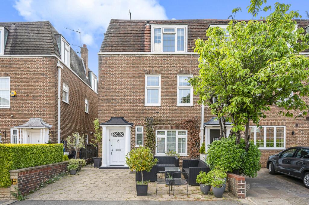 4 bed Semi Detached for rent in London. From Jonathan Arron Residential