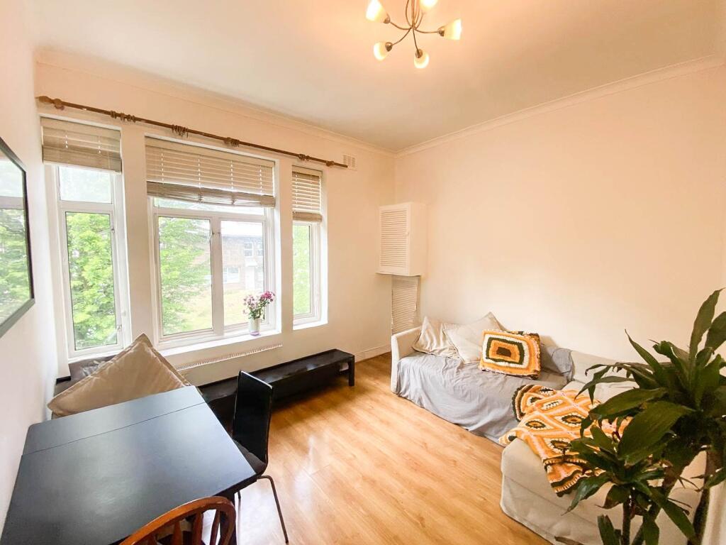 3 bed Apartment for rent in Hampstead. From Jonathan Arron Residential