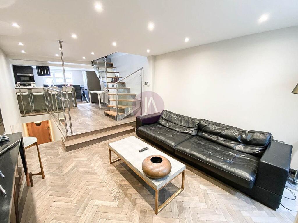 3 bed Duplex for rent in Westminster. From Jonathan Arron Residential