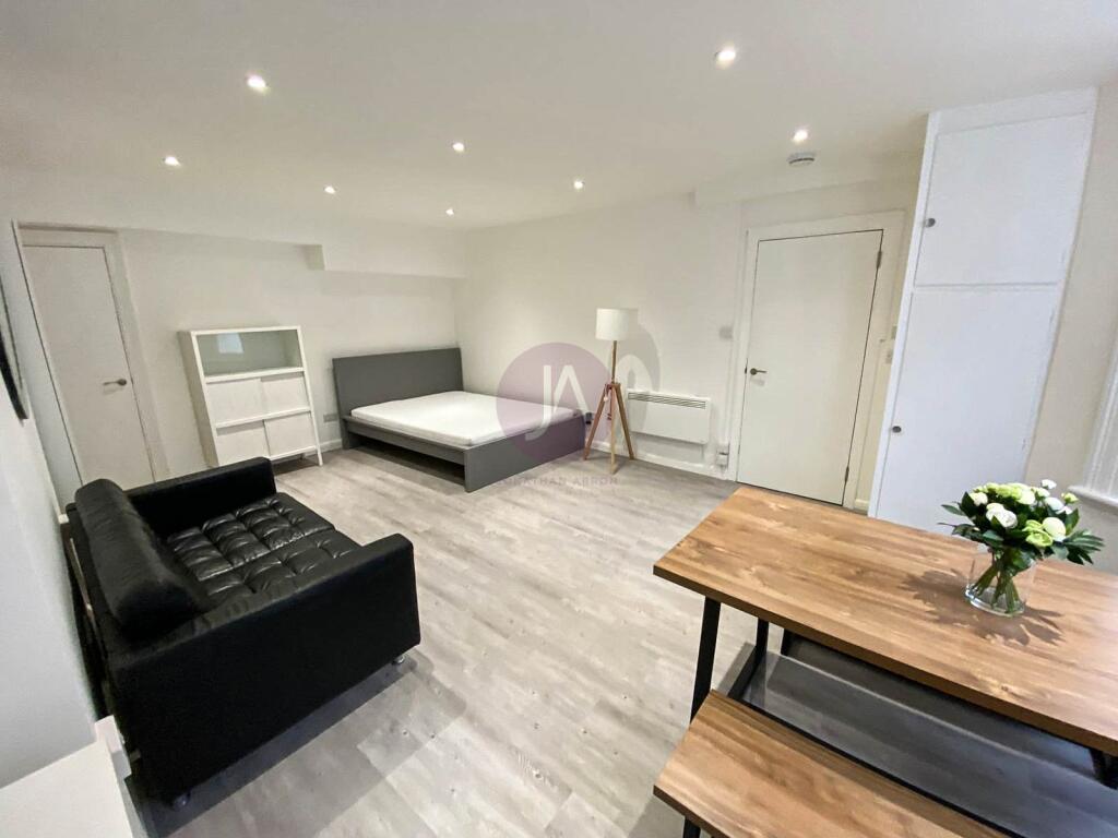 4 bed Apartment for rent in London. From Jonathan Arron Residential