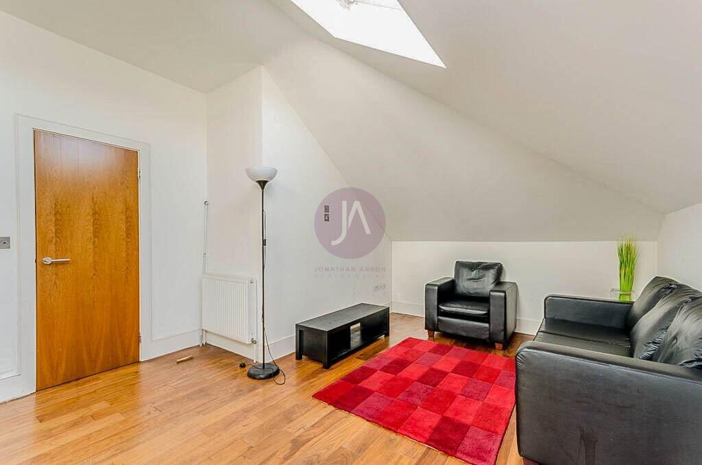 2 bed Duplex for rent in London. From Jonathan Arron Residential