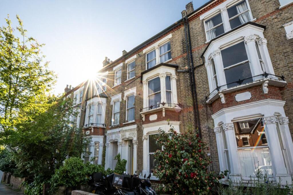 3 bed 1st Floor Flat for rent in Camden Town. From Jorgensen Turner