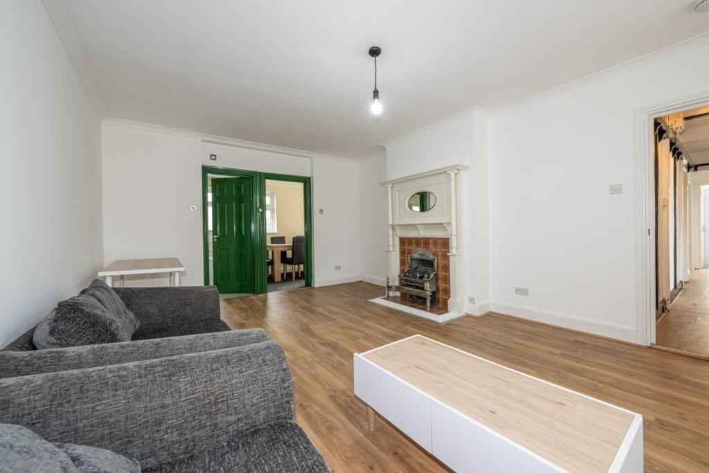 5 bed Detached for rent in Willesden. From Jorgensen Turner