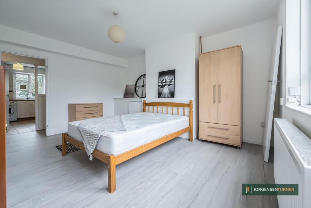 4 bed 1st Floor Flat for rent in Battersea. From Jorgensen Turner 4 bed 1st Floor Flat for rent in Battersea. From Jorgensen Turner