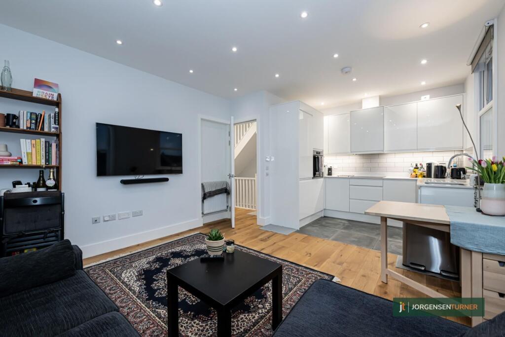 3 bed 1st Floor Flat for rent in Hampstead. From Jorgensen Turner