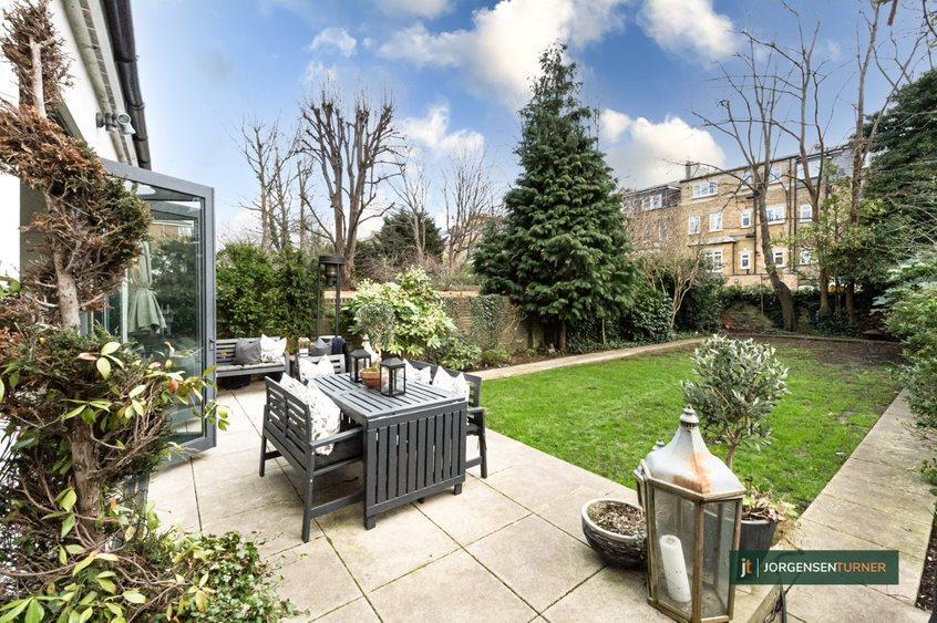 2 bed 1st Floor Flat for rent in London. From Jorgensen Turner