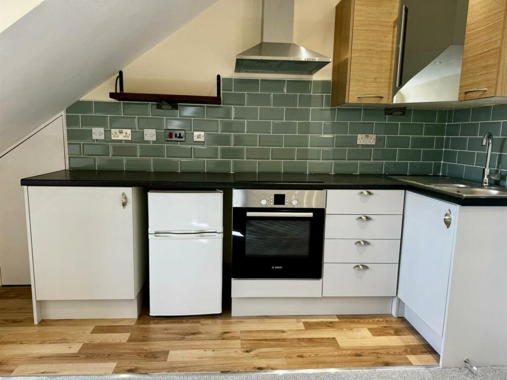1 bed End Terraced House for rent in London. From Jukes & Co Estate Agents - South Norwood