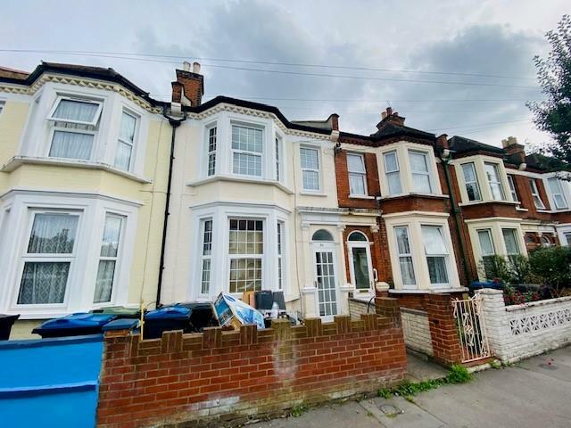 3 bed Mid Terraced House for rent in Croydon. From Jukes & Co Estate Agents - South Norwood