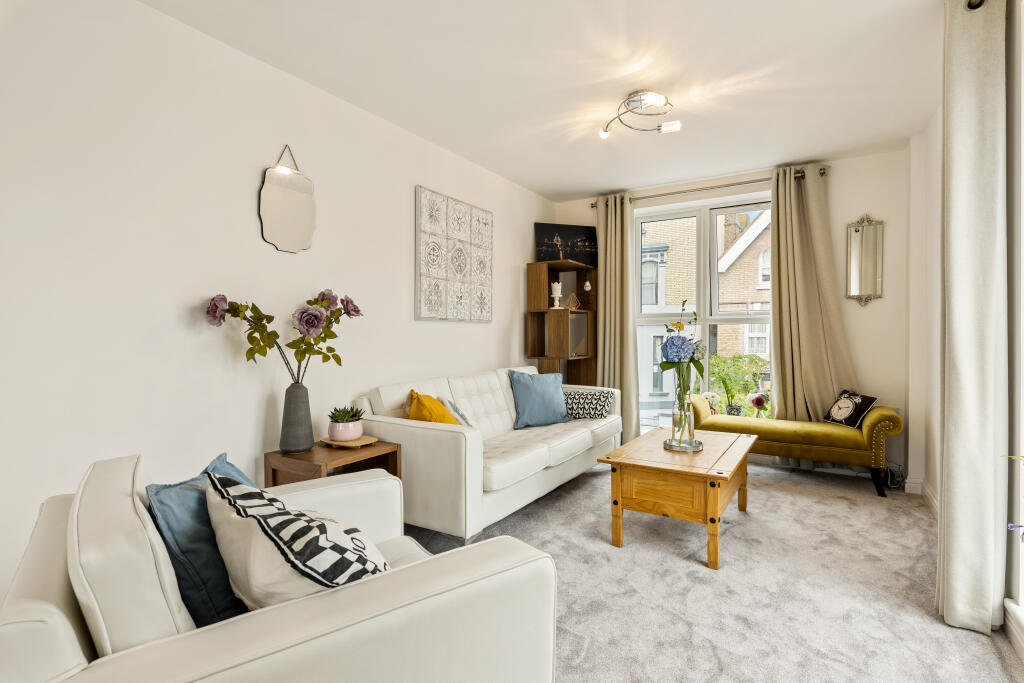 2 bed 1st Floor Flat for rent in Penge. From Jukes & Co Estate Agents - South Norwood