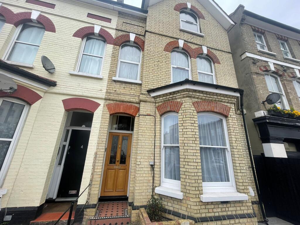 3 bed HMO for rent in Penge. From Jukes & Co Estate Agents - South Norwood