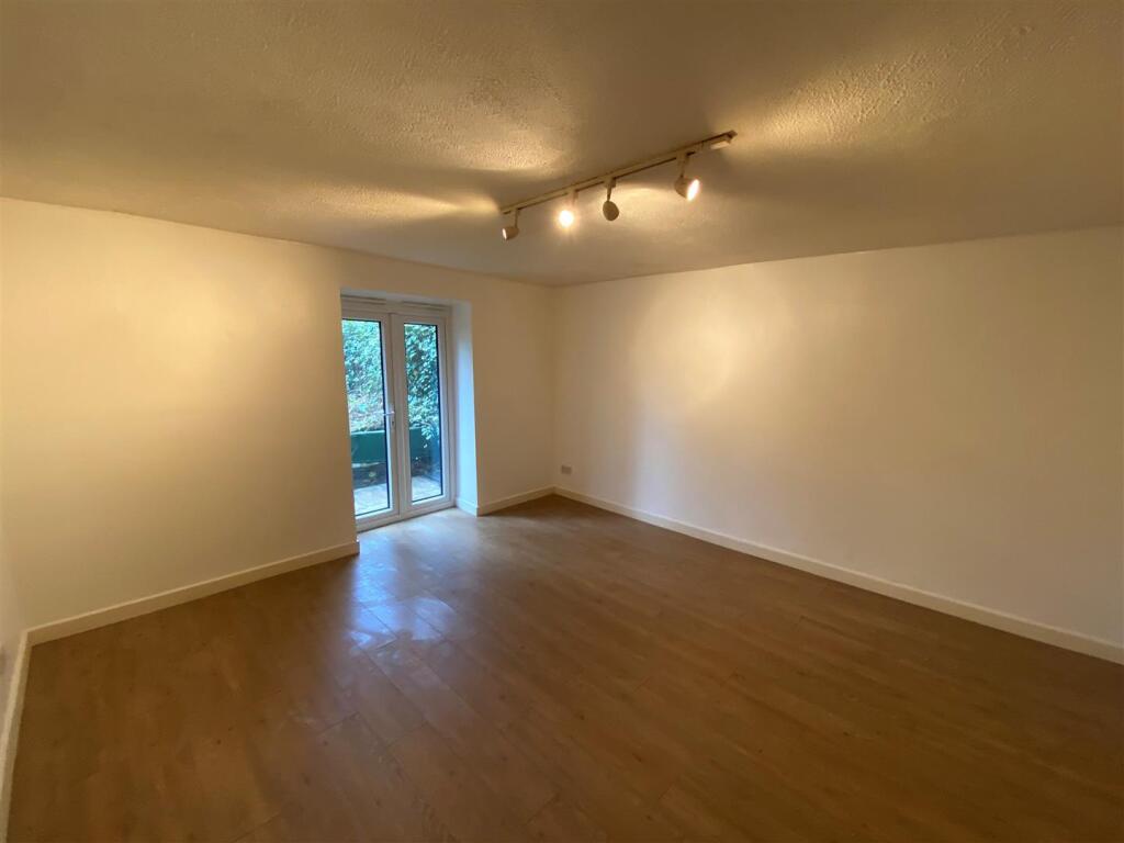 1 bed 1st Floor Flat for rent in Penge. From Jukes & Co Estate Agents - South Norwood