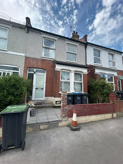 4 bed Mid Terraced House for rent in Penge. From Jukes & Co Estate Agents - South Norwood 4 bed Mid Terraced House for rent in Penge. From Jukes & Co Estate Agents - South Norwood