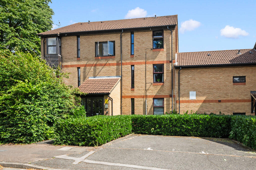 4 bed 1st Floor Flat for rent in Penge. From Jukes & Co Estate Agents - South Norwood