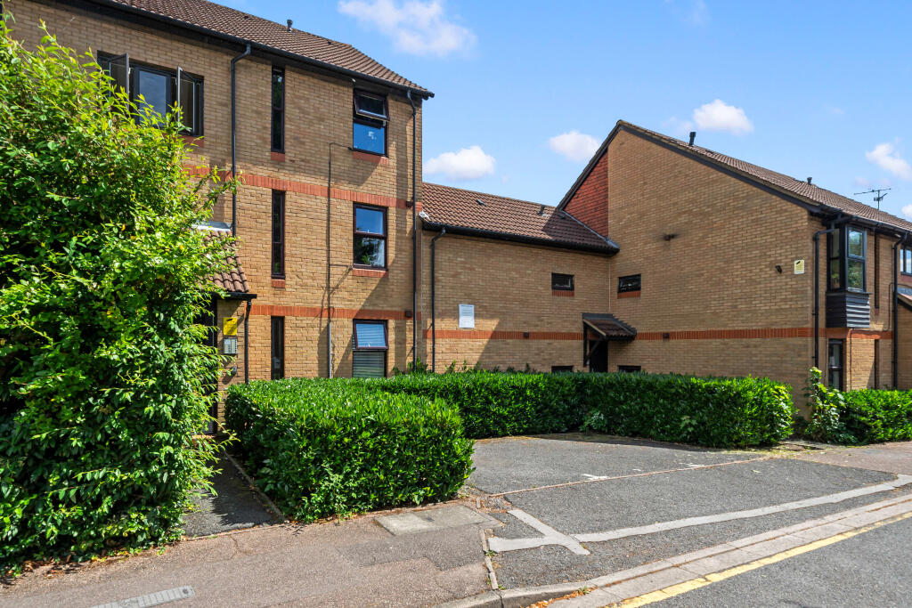 4 bed 1st Floor Flat for rent in Penge. From Jukes & Co Estate Agents - South Norwood