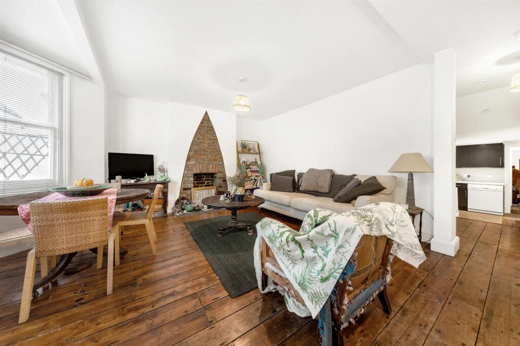 2 bed 1st Floor Flat for rent in Clapham. From Keating Estates - Clapham