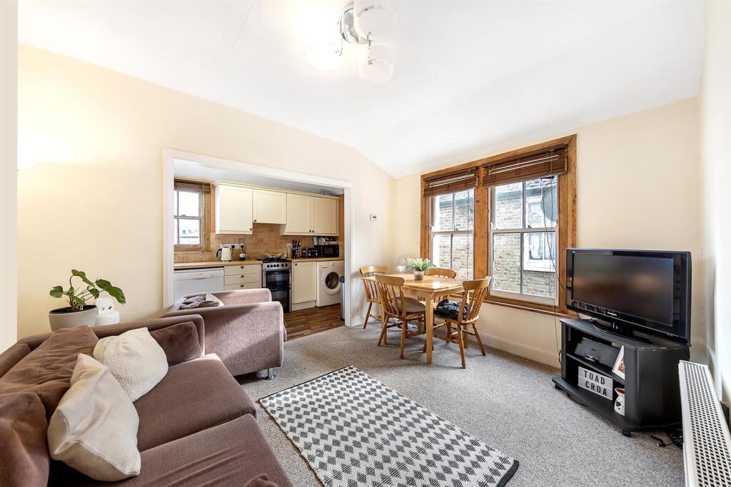 3 bed 1st Floor Flat for rent in Clapham. From Keating Estates - Clapham 3 bed 1st Floor Flat for rent in Clapham. From Keating Estates - Clapham