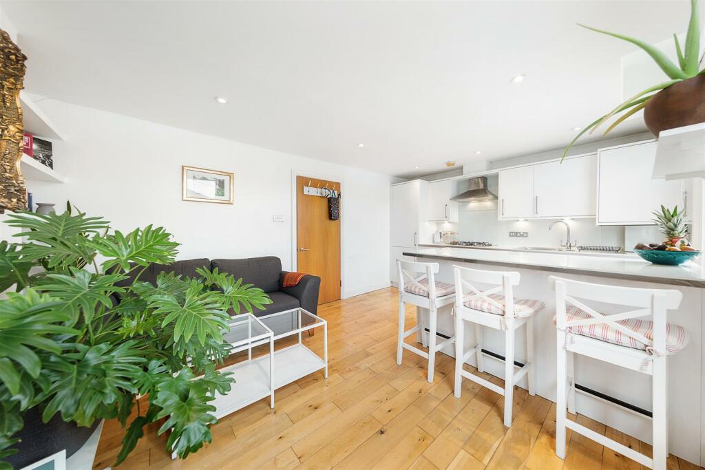 2 bed Flat for rent in London. From Keating Estates Ltd