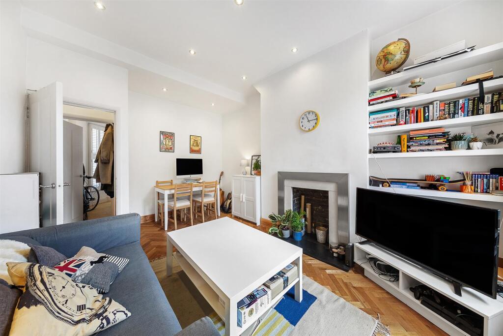 1 bed 1st Floor Flat for rent in Clapham. From Keating Estates - Brixton 1 bed 1st Floor Flat for rent in Clapham. From Keating Estates - Brixton