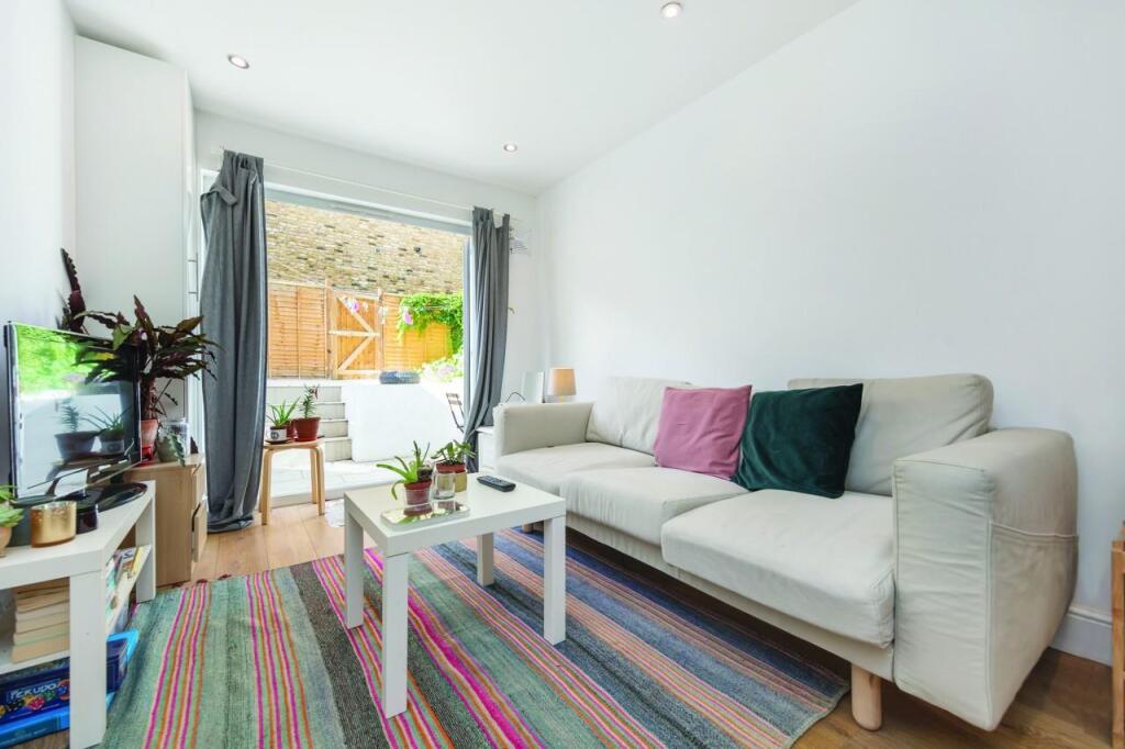 2 bed 1st Floor Flat for rent in Camberwell. From Keating Estates - Herne Hill