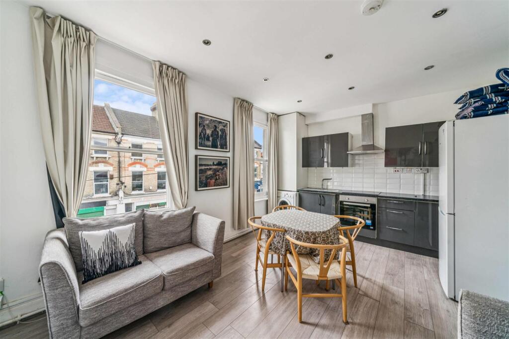 3 bed 1st Floor Flat for rent in London. From Keating Estates - Herne Hill