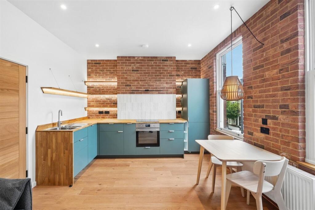 2 bed 1st Floor Flat for rent in London. From Keating Estates - Herne Hill