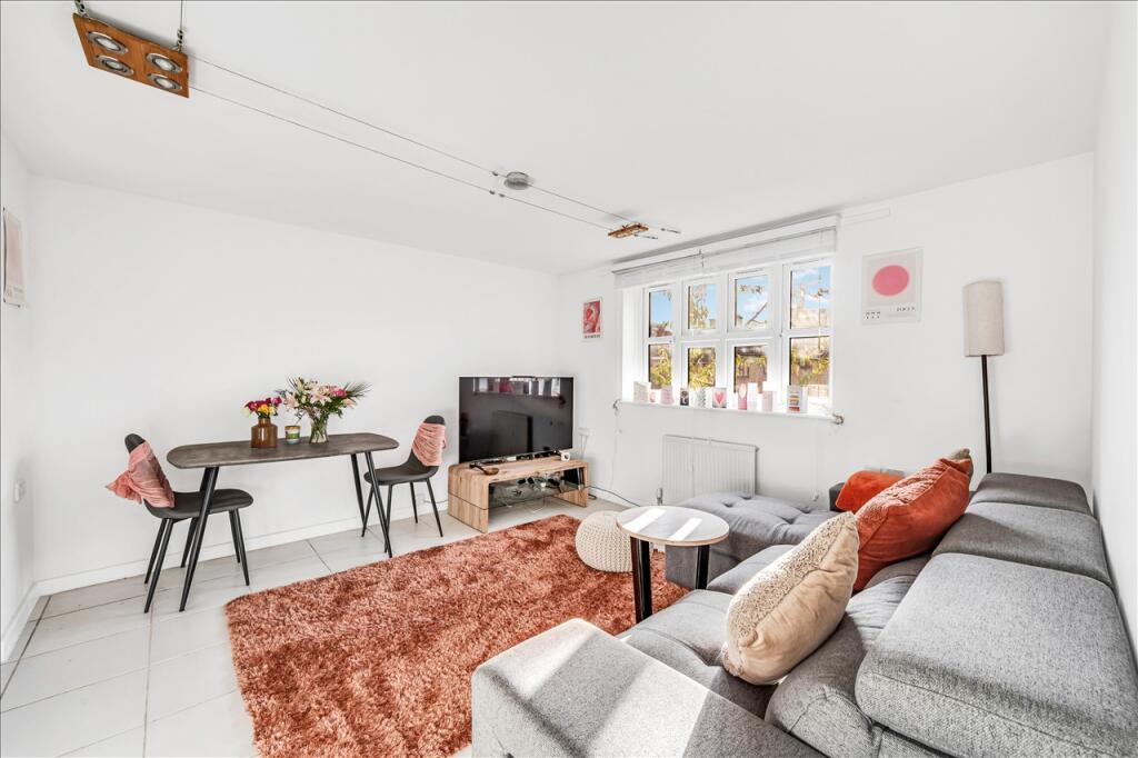 1 bed 1st Floor Flat for rent in Hammersmith. From Kerr & Co