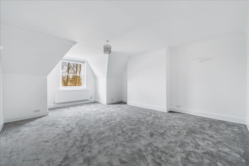 4 bed Annexe for rent in London. From Kerr and Co - Shepherds Bush & Hammersmith