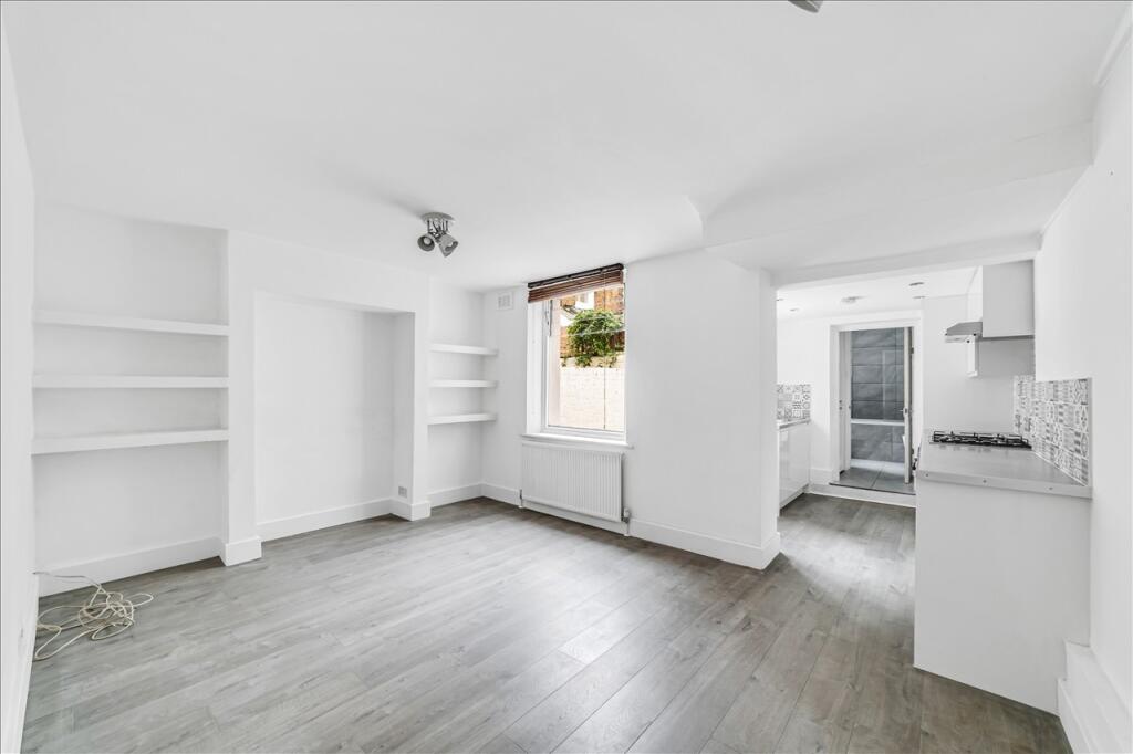 1 bed 1st Floor Flat for rent in London. From Kerr and Co - Shepherds Bush & Hammersmith