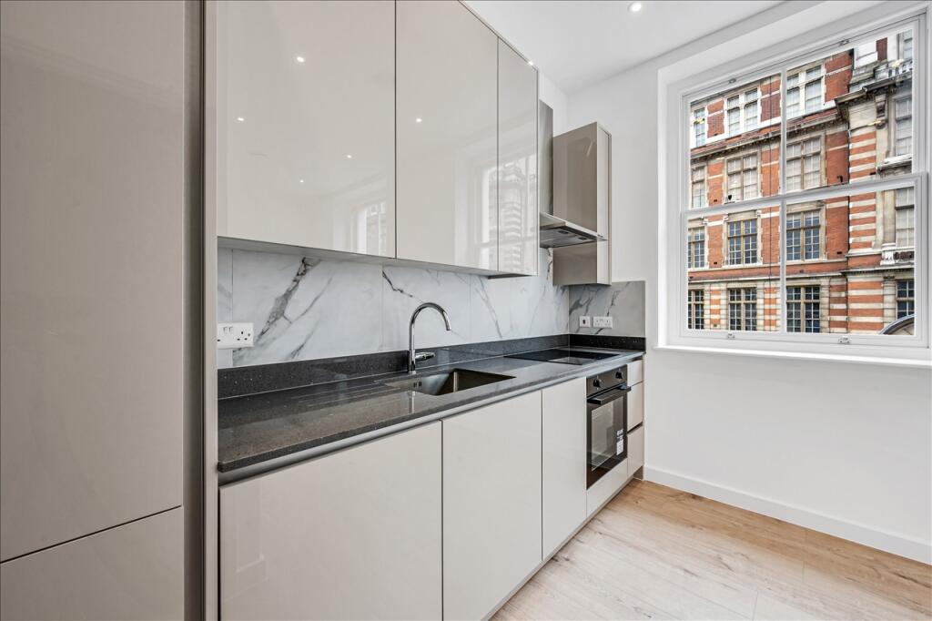 1 bed 1st Floor Flat for rent in London. From Kerr and Co - Shepherds Bush & Hammersmith
