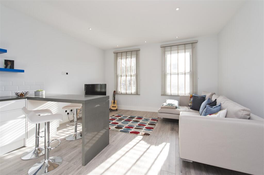 3 bed Annexe for rent in Chiswick. From Kerr and Co - Shepherds Bush & Hammersmith 3 bed Annexe for rent in Chiswick. From Kerr and Co - Shepherds Bush & Hammersmith