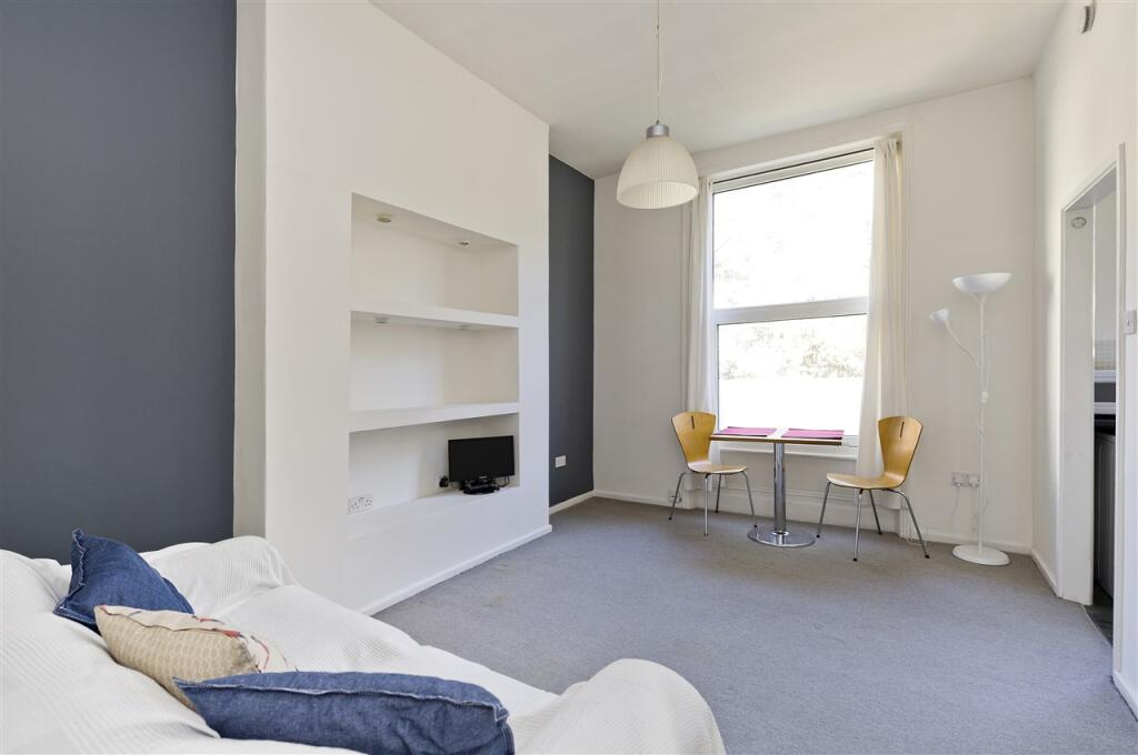 2 bed 1st Floor Flat for rent in Hammersmith. From Kerr and Co - Shepherds Bush & Hammersmith