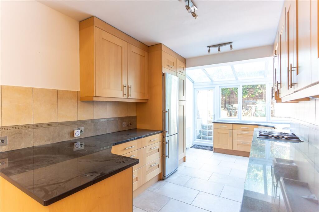 2 bed 1st Floor Flat for rent in Hammersmith. From Kerr and Co - Shepherds Bush & Hammersmith
