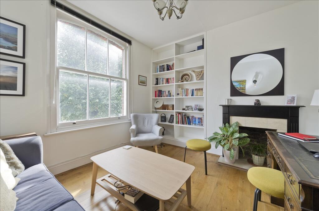1 bed 1st Floor Flat for rent in Hammersmith. From Kerr and Co - Shepherds Bush & Hammersmith
