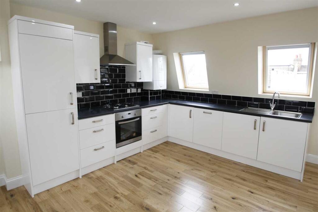 4 bed Annexe for rent in Hammersmith. From Kerr and Co - Shepherds Bush & Hammersmith 4 bed Annexe for rent in Hammersmith. From Kerr and Co - Shepherds Bush & Hammersmith