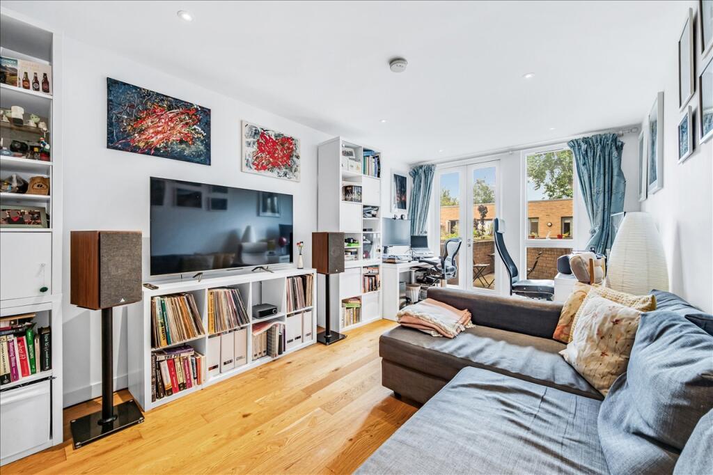1 bed 1st Floor Flat for rent in Hammersmith. From Kerr and Co - Shepherds Bush & Hammersmith