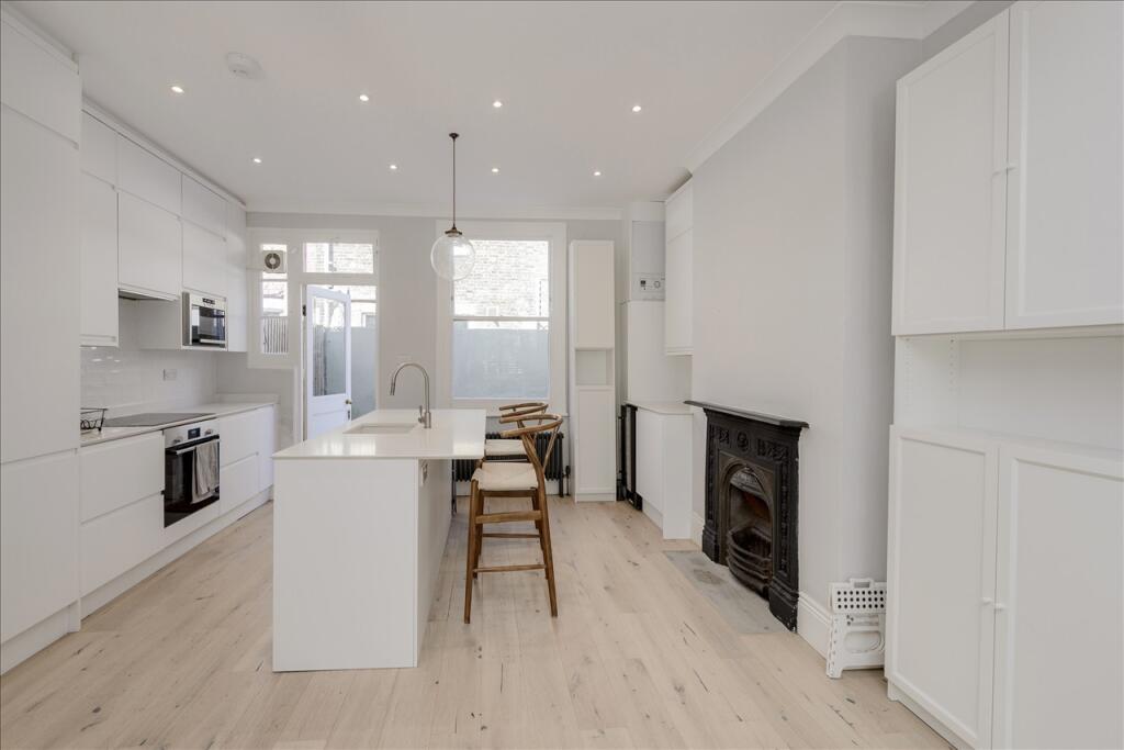 3 bed Mid Terraced House for rent in Hammersmith. From Kerr and Co - Shepherds Bush & Hammersmith