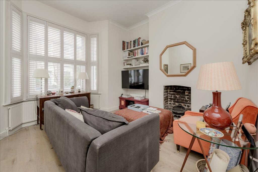 1 bed 1st Floor Flat for rent in Hammersmith. From Kerr and Co - Shepherds Bush & Hammersmith