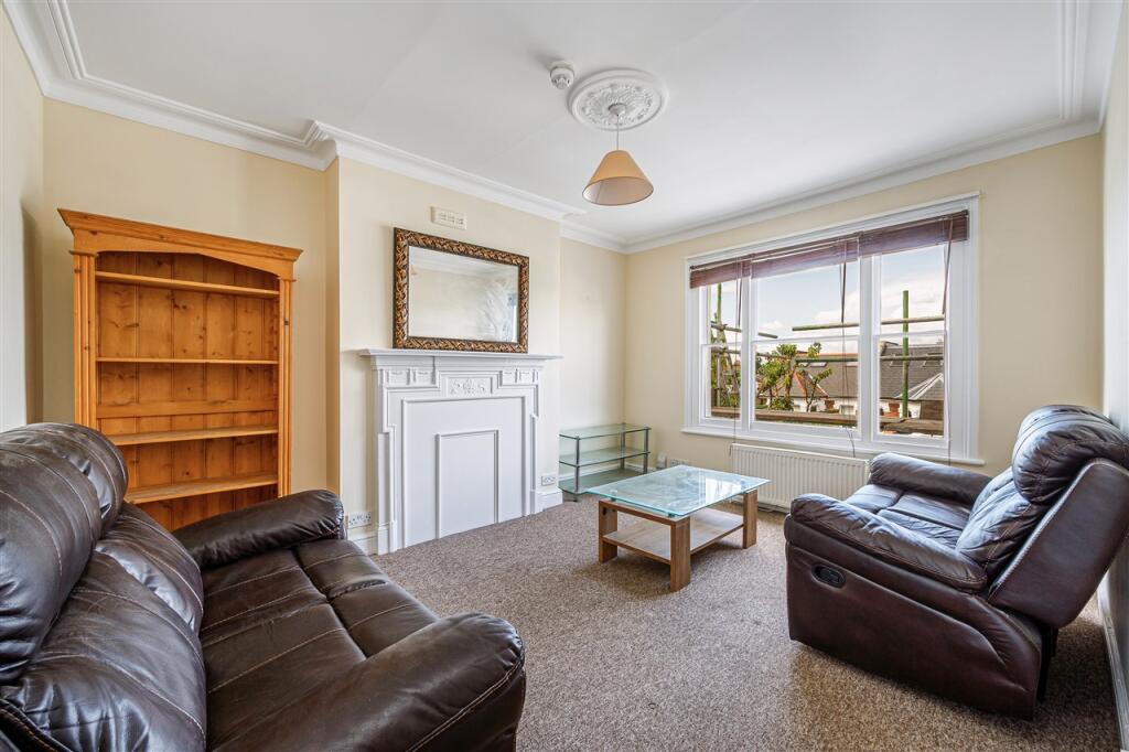 1 bed 1st Floor Flat for rent in Hammersmith. From Kerr and Co - Shepherds Bush & Hammersmith