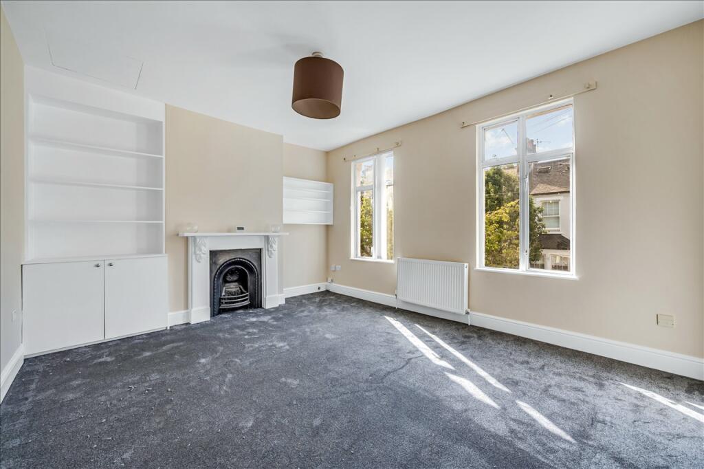1 bed 1st Floor Flat for rent in Hammersmith. From Kerr and Co - Shepherds Bush & Hammersmith