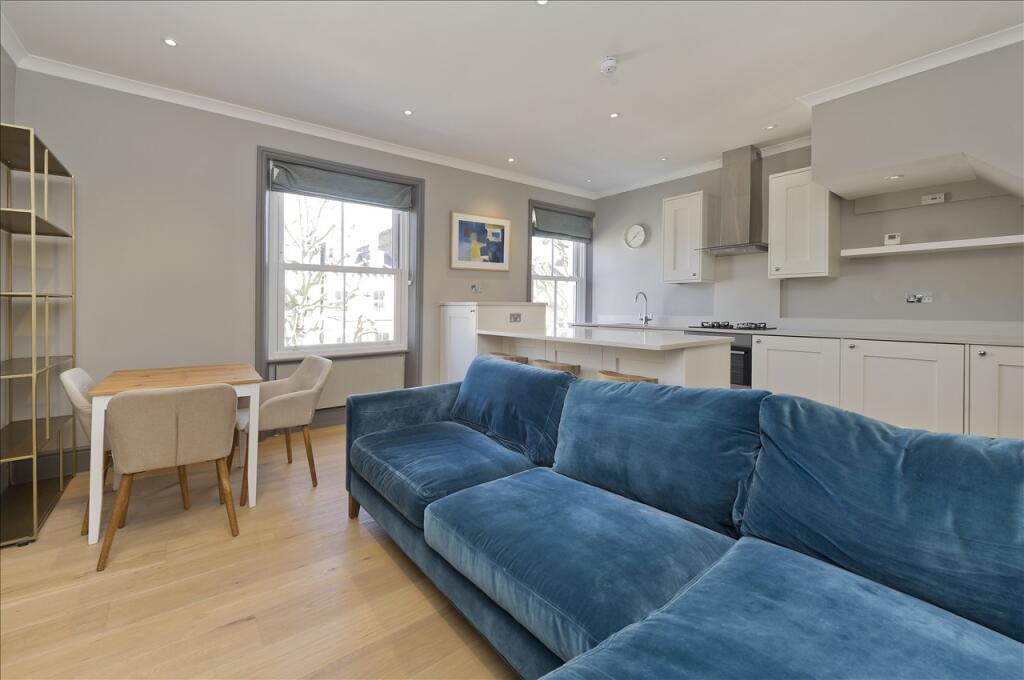 2 bed 1st Floor Flat for rent in London. From Kerr and Co - Shepherds Bush & Hammersmith