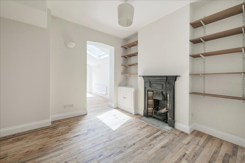 1 bed 1st Floor Flat for rent in Hammersmith. From Kerr and Co - Shepherds Bush & Hammersmith
