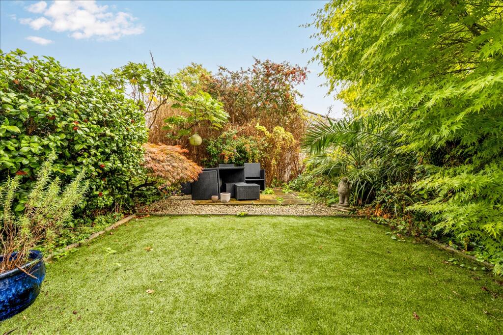 2 bed 1st Floor Flat for rent in London. From Kerr and Co - Shepherds Bush & Hammersmith