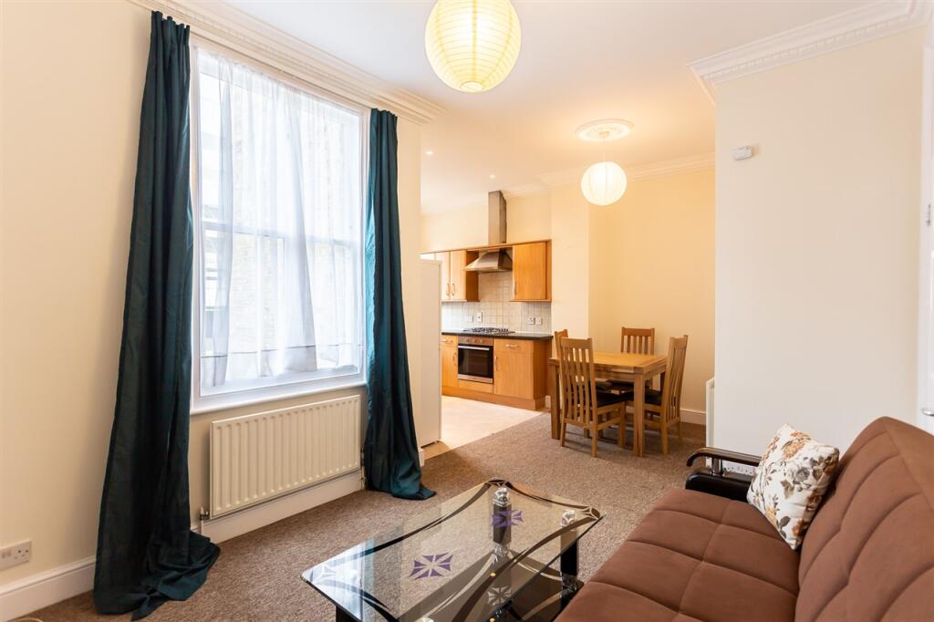 1 bed 1st Floor Flat for rent in Hammersmith. From Kerr and Co - Shepherds Bush & Hammersmith
