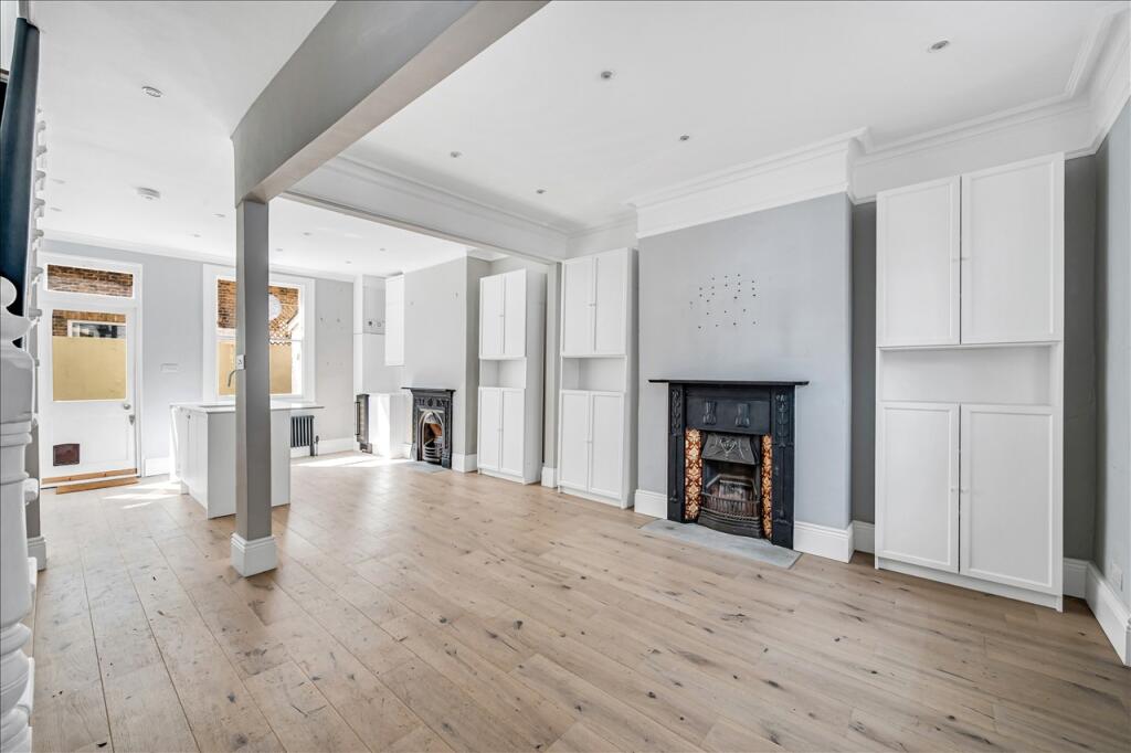 3 bed Mid Terraced House for rent in Hammersmith. From Kerr and Co - Shepherds Bush & Hammersmith