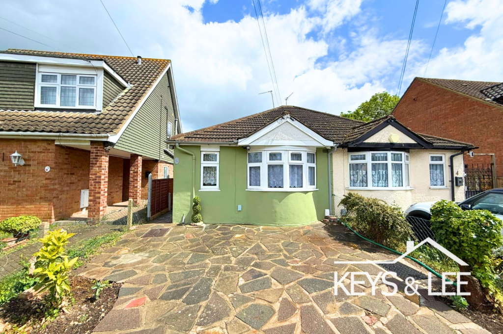 2 bed Semi-detached bungalow for rent in Romford. From Keys & Lee - Romford