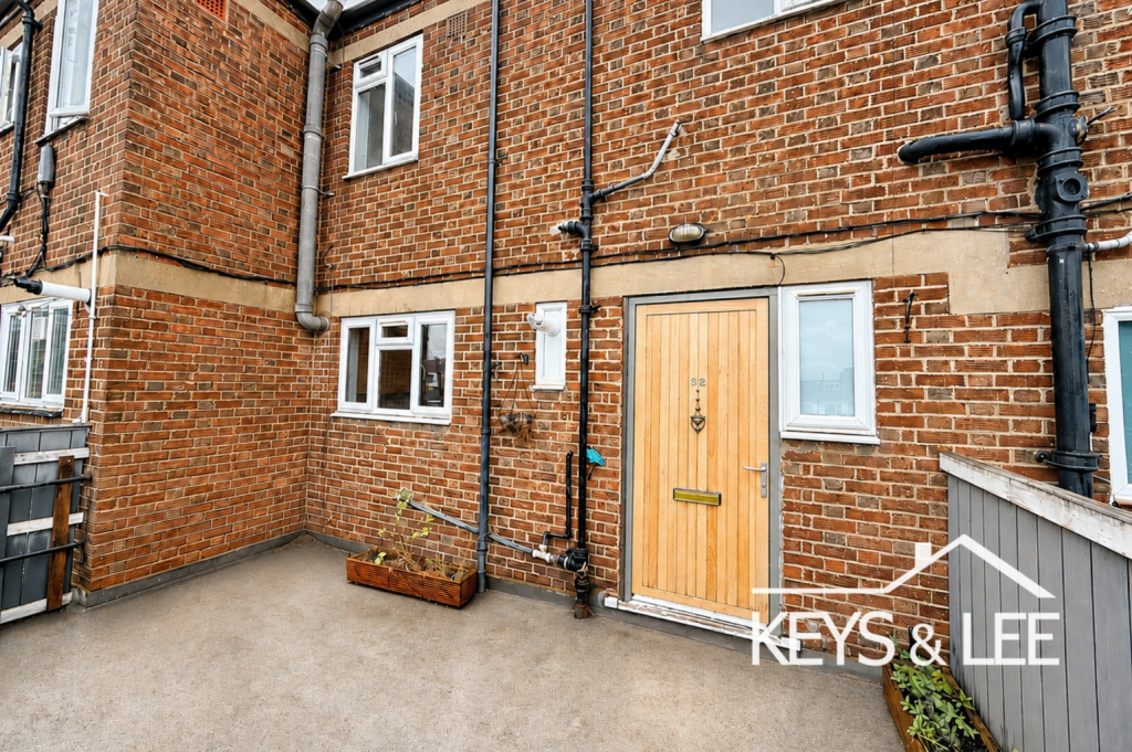 3 bed 1st Floor Flat for rent in Romford. From Keys & Lee - Romford