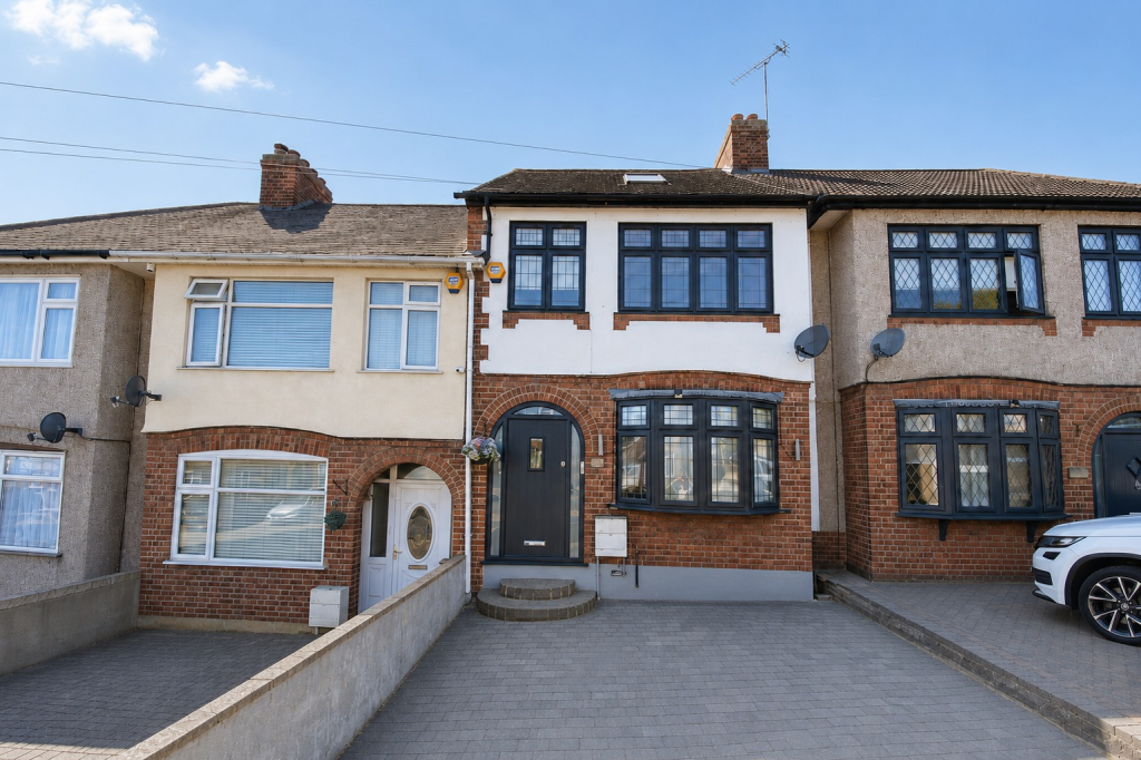 4 bed Mid Terraced House for rent in Romford. From Keys & Lee - Romford 4 bed Mid Terraced House for rent in Romford. From Keys & Lee - Romford